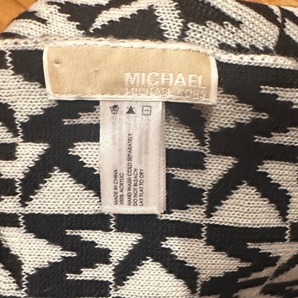 Like New! Michael Kors Black and White Logo Scarf